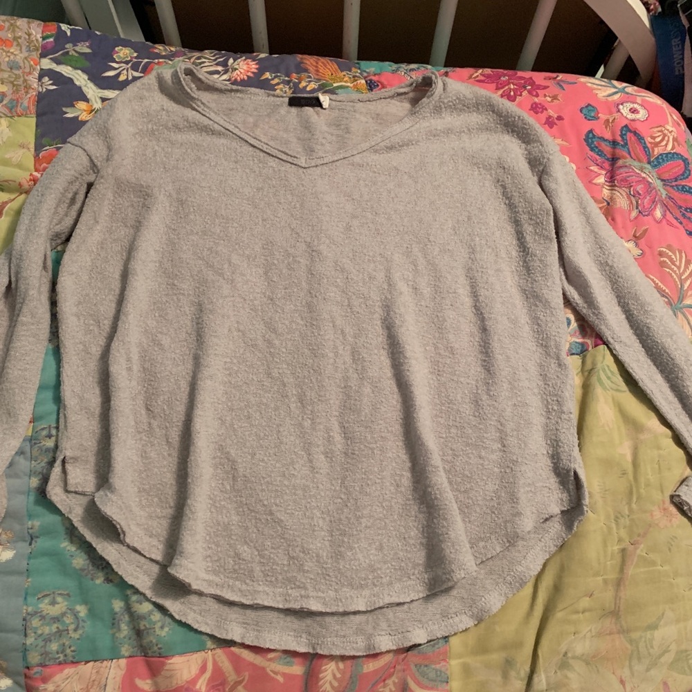 beige/grey sweater